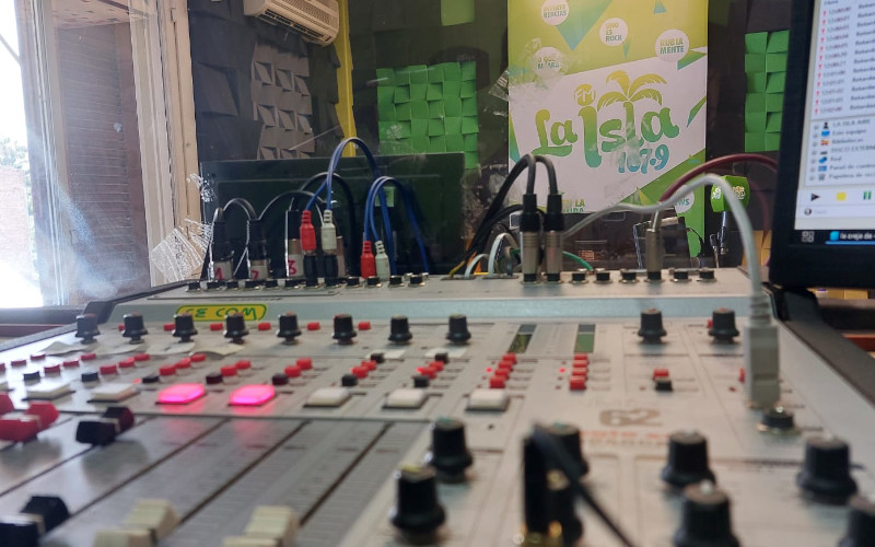 La Isla FM 107.9 Catamarca Argentina